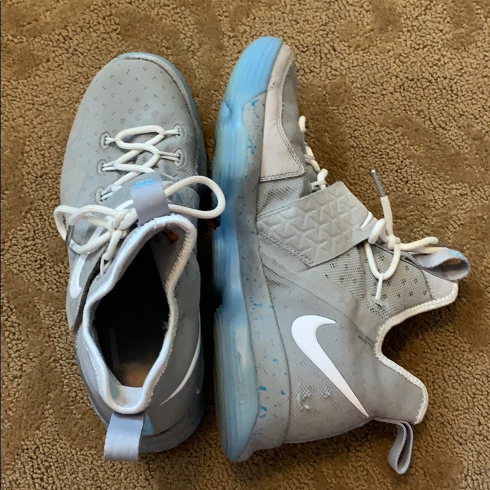 Boys Nike basketball shoes